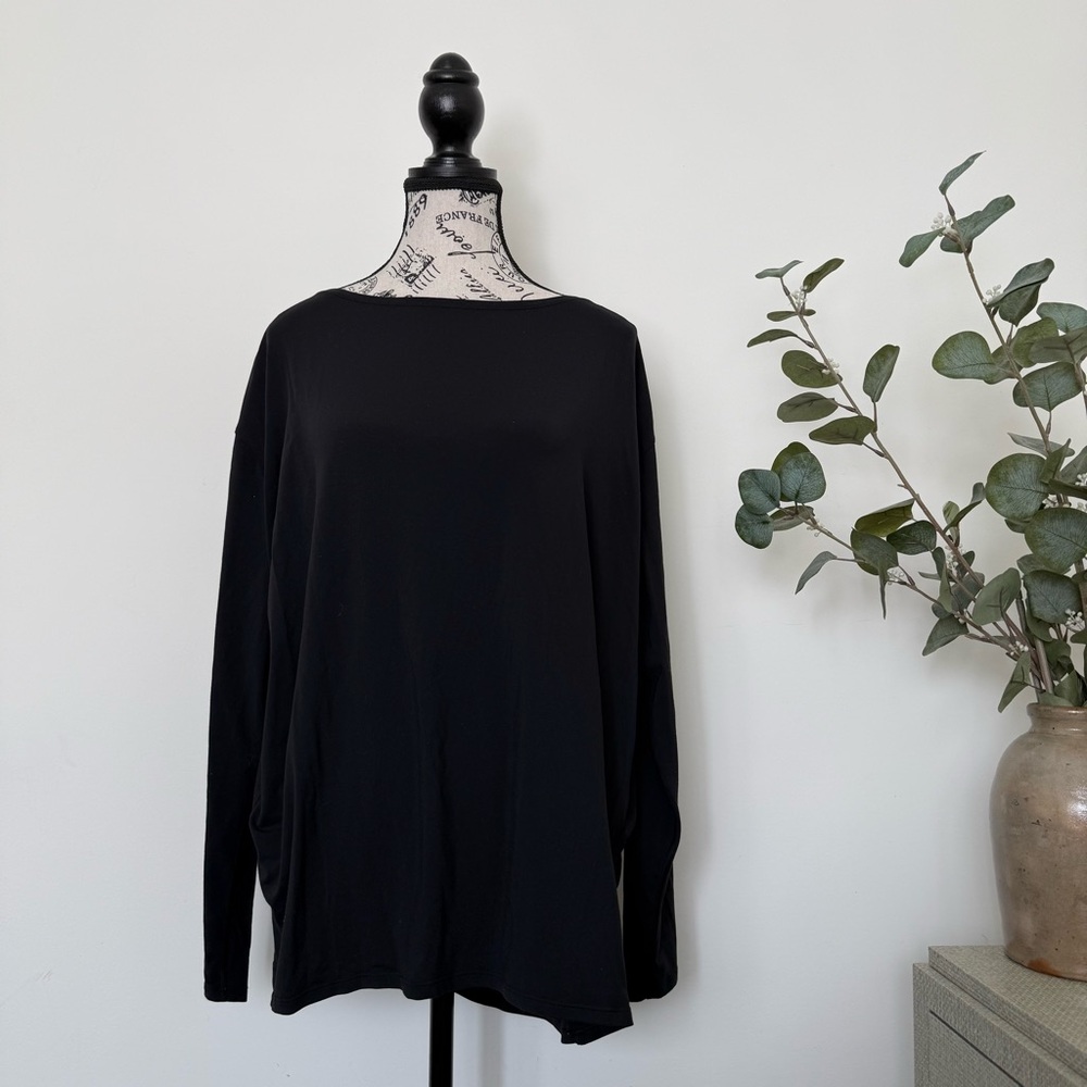 *SOLD* Lululemon Long-sleeve in Black - Size L